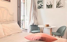 Glory House Navona Square